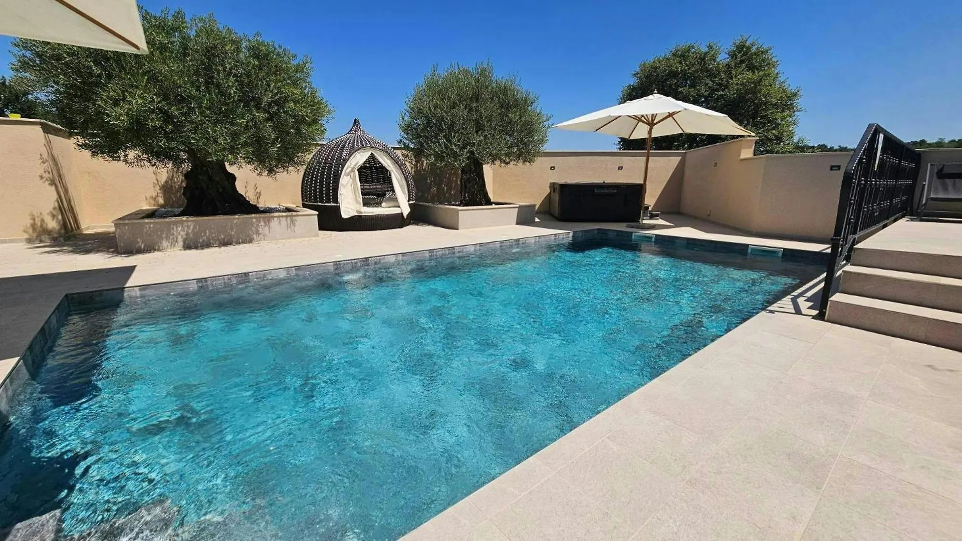 Crogo Villa Avena Barat